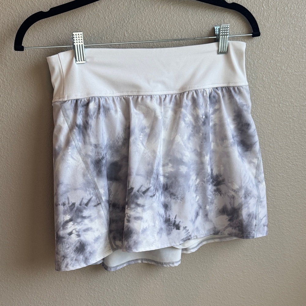Spanx Gray and White Tie Dye Athletic Skort